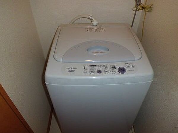 画像9:全自動洗濯機。