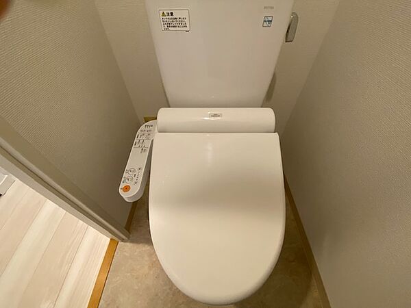 東京都中央区入船 賃貸マンション 8階 トイレ