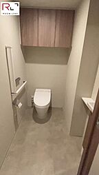 [トイレ] 自動洗浄機能付きのタンクレストイレ。常に清潔に保つことが出来ます。
