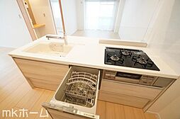 [キッチン] 食洗機付きのシステムキッチンは収納も豊富！散らかりがちなキッチンも大容量の収納でスッキリ片付きます！