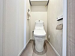 [トイレ] 清潔感と快適さと心地よさ♪毎日使うトイレだから心地よい空間に保ちたい。もちろんウォシュレット完備です！