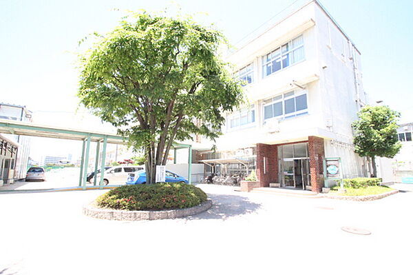 画像16:中学校「広島市立大州中学校まで1144ｍ」