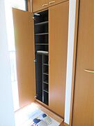 玄関には大きなシューズボックス搭載です。