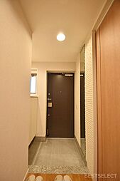 [玄関] 玄関には一部湿調・防臭機能をもつエコカラットを設置。