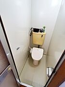 トイレは温水洗浄機能付きです。