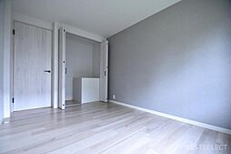 [内装] 各居室に収納スペースが設けられ，生活スペースを広く利用できます。