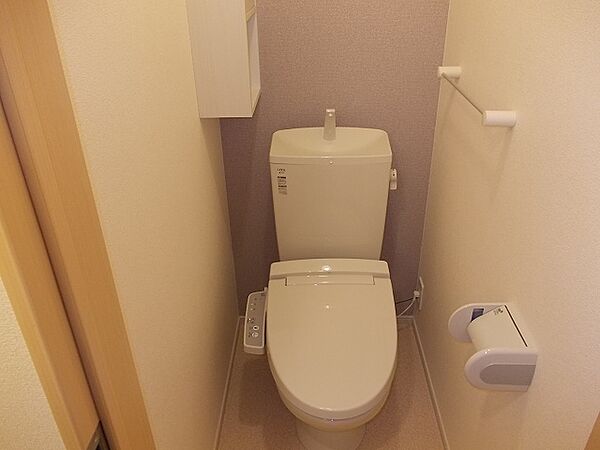 画像7:嬉しいウォッシュレット付きのトイレ◎収納もあります。