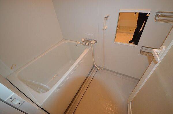 画像6:浴室乾燥機付きのバスルーム