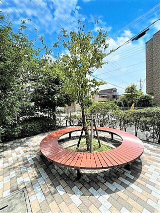 敷地内にあるサ...