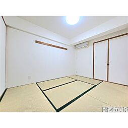 [内装] 令和4年8月4日撮影【和室6帖】一室はあると嬉しい和室。いぐさ香るスペースは落ち着いた空間です。