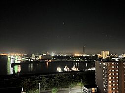 [その他] 住戸からの眺望（夜景）です。夜の千葉港もとても綺麗で、自宅にいながら観光地のような景色がお楽しみいただけます。
