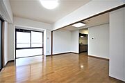 洋室15.22帖、照明器具は備え付けです。
