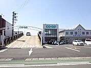 【コープ吉野店】鹿児島市吉野町にあるスーパーです。営業時間 : 9:30-21:30駐車場 : 130台 (内2台は優先駐車場) 200m