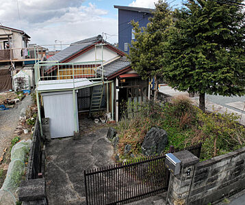 外観：南道路につき陽当たり良好です。