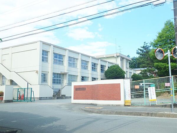 画像18:松阪市立山室山小学校（1668m）