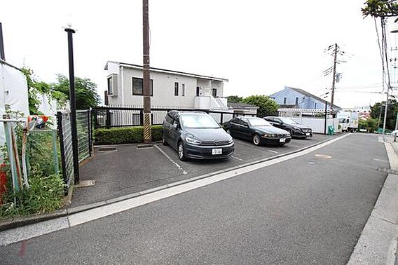 敷地内にある駐...