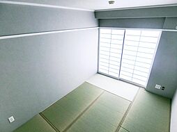 [寝室] 約6帖の和室です。畳のお部屋は寛げる空間ですね。