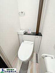 [トイレ] リフォーム済みで綺麗なトイレです！　床のアクセントが可愛い○