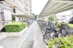 [その他] 雨の日も自転車が濡れにくい屋根付き駐輪場