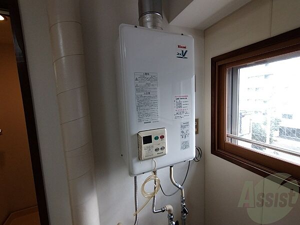画像25:給湯器は簡単操作で温度調整ができますよ。