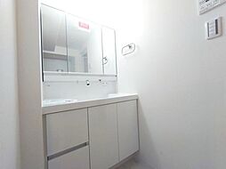[洗面] ホワイトを基調とした気品あふれる空間