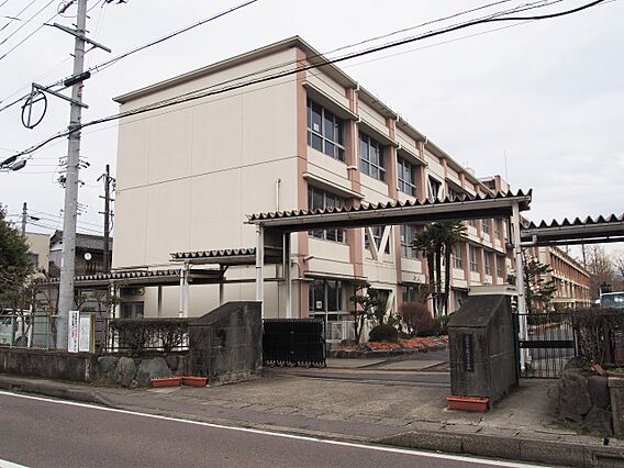 鵜沼第一小学校...