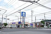 マルエドラッグ山川店（471m）