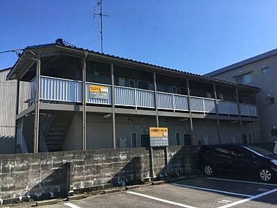 外観：大通りから少し入った建物☆