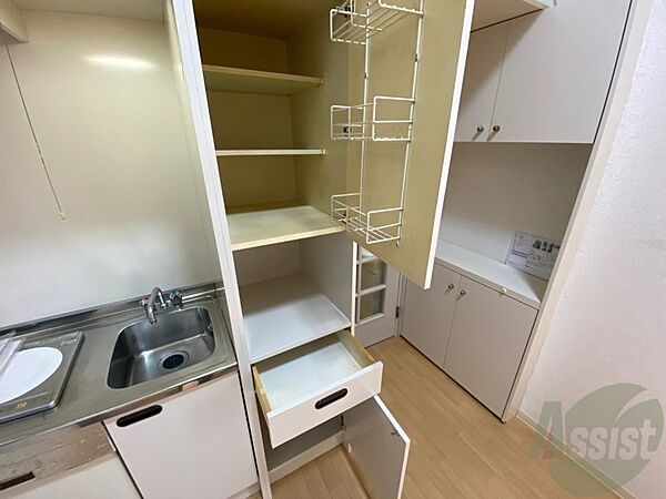 画像21:キッチンは収納スペースが豊富なつくりになっていて便利です！