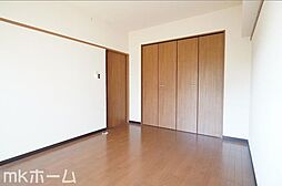 [子供部屋] 各居室に大型のクローゼットを設置！豊富な収納があることで広い居住スペースを確保することができます！