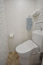 [トイレ] 気品のあるトイレ空間。健康の面でも優しい温水洗浄暖房便座に新規交換♪