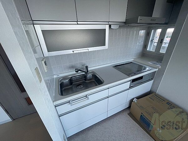 画像5:キッチン周りは意外と物が多いので棚があるといいですね。