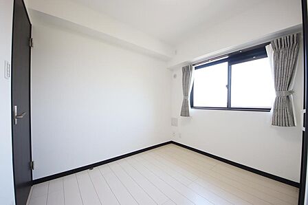洋室西側 お子様のお部屋や主寝室、来客時の宿泊室、趣味のお部屋としてもご利用いただけます