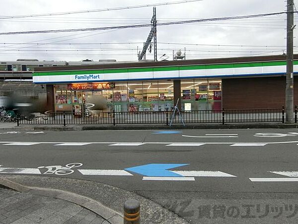 画像29:ファミリーマート茨木三島中学校南店 徒歩10分。 790m