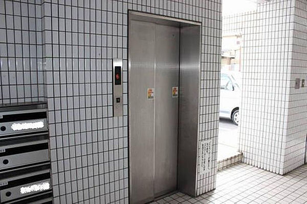 画像4:エレベーター