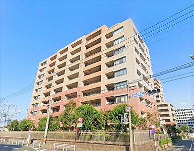 外観：学校や病院、公園、お買い物施設など生活に必要な施設が周辺に整った好立地の物件です！