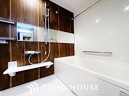 [風呂] 「ユニットバス新規交換済み。」癒しの空間バスルームです。天気に左右されずに洗濯物を乾かせる、浴室乾燥機・オートバス機能付きです。