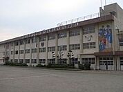 【坂元台小学校】昭和60年4月1日に開校し，令和3年度は創立37周年となります。坂元町の一部，東坂元二丁目の一部，玉里団地2丁目，西坂元町からなっています。。 320m