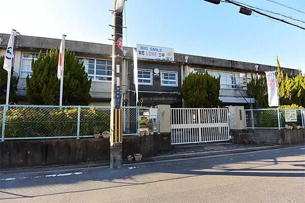 画像16:寝屋川市立第三中学校（159m）