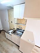 2口ガスコンロ設置可能です。ミニカウンター付きです。