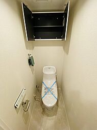 [トイレ] 温水洗浄便座付のトイレです。　毎日使う場所だから、より快適な空間に仕上げられています。
