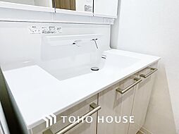 [洗面] 「洗面台」シンプルだからこそ使いやすい。スタンダードなデザインの洗面ボウルは清潔感あるホワイトです。