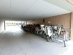[その他] 駐輪場はきちんと整理され、自転車の出し入れもスムーズに行えますね。