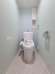 [トイレ] プライベート空間として機能や内装もシンプルに使いやすく。