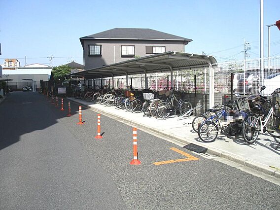 駐輪場に屋根が...