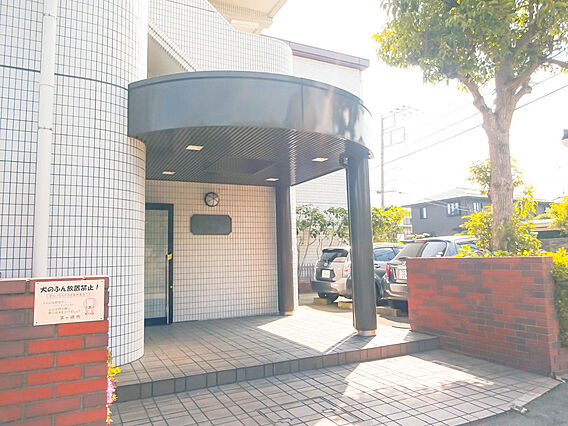 明るく出迎えて...
