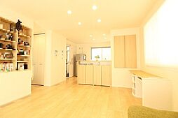 彦根市東沼波町　中古戸建 4SLDKのリビング/ダイニング