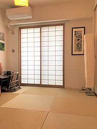 [内装] 洋室2は和室仕様になっています。畳を外して洋室として使うことも可能です