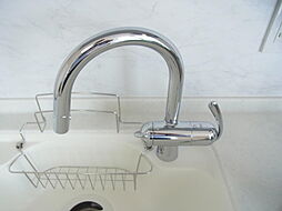 [キッチン] 浄水器一体型の水栓が設置されておりますので、飲用水としても利用が可能になります。