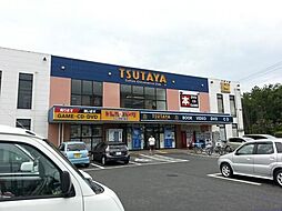 [周辺] TSUTAYA村岡店 徒歩13分。その他小売店 990m